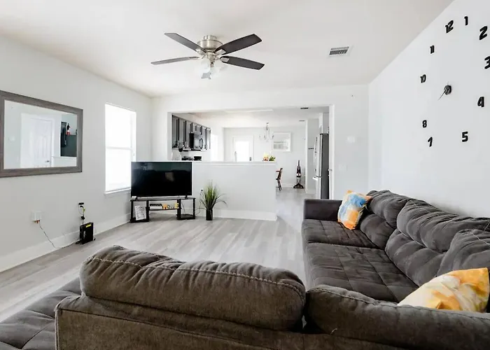 Serenity Home Near Downtown & Airport