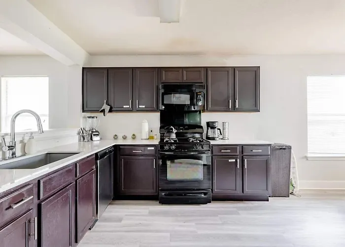 Serenity Home Near Downtown & Airport