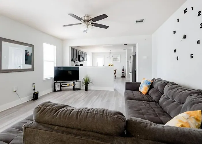 Serenity Home Near Downtown & Airport