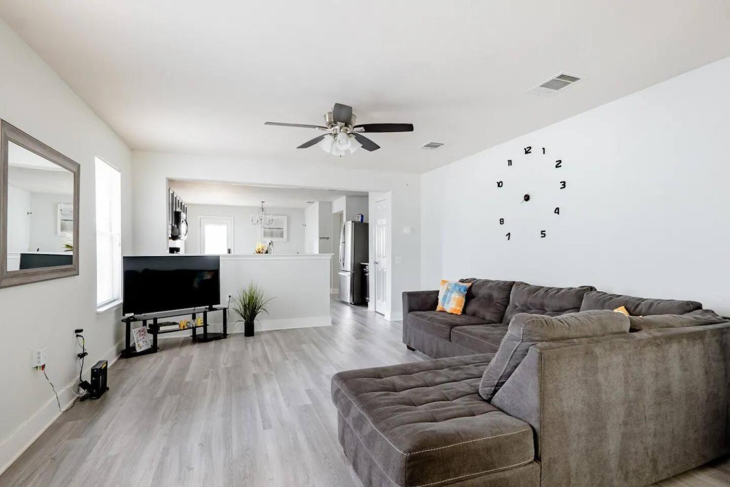 Casa vacanze Serenity Near Downtown & Airport