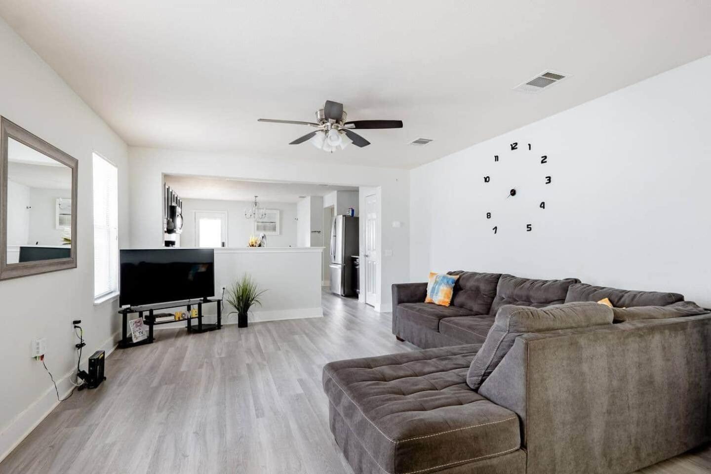 Casa vacanze Serenity Near Downtown & Airport