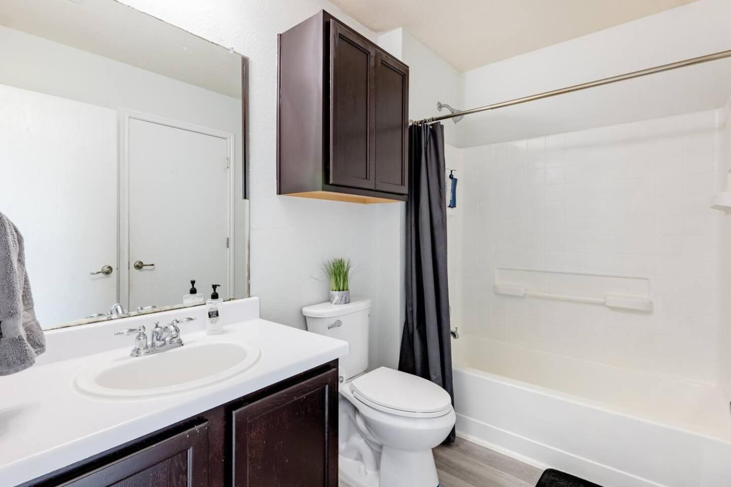 Casa vacanze Serenity Near Downtown & Airport *